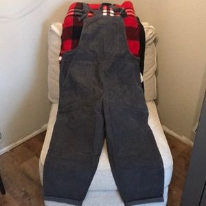 Old Navy corduroy overalls! Adjustable straps with a cuffed hem, size M.